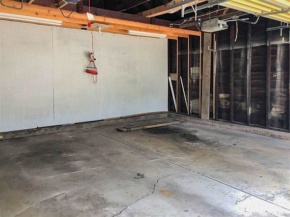3rd image of 415 W Lawndale Ave