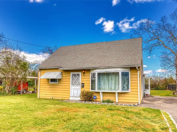 71 Parkway Boulevard, Wyandanch, NY 11798