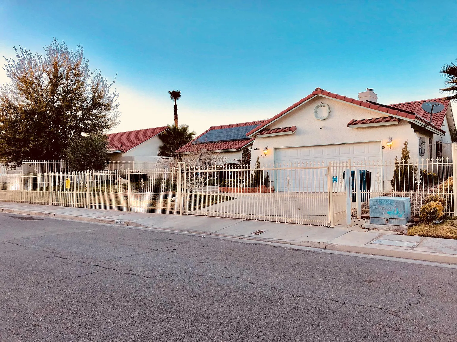W Mesa Vista Ave, Las Vegas — Photo 2