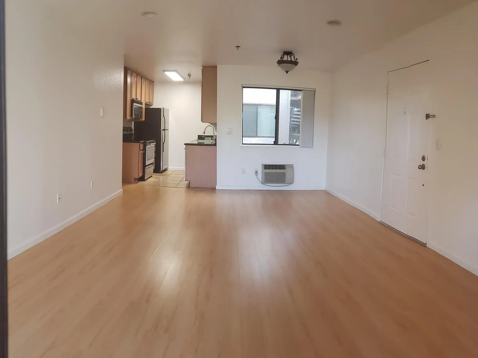 2 bed, 930 sqft, $3,985 — Photo 4