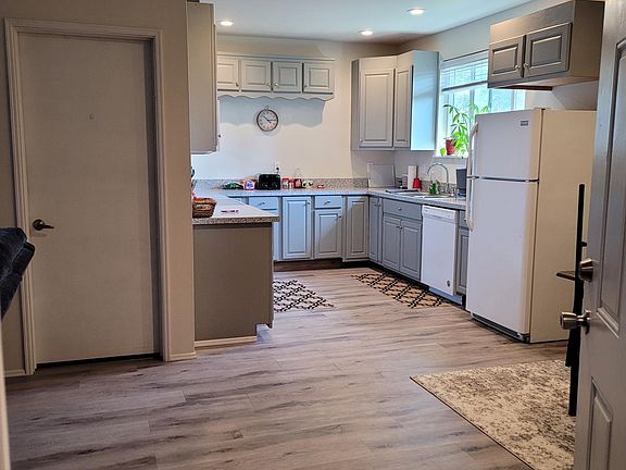 2nd image of 13600 44th St NE