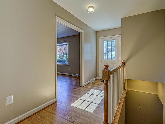4th image of 558 Jefferson Dr