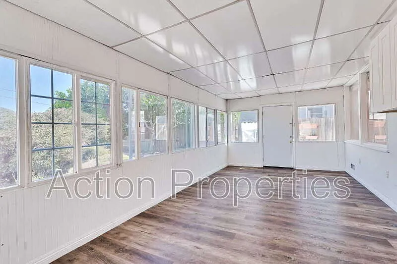 3 bed, 1.0 bath, 1000 sqft, $4,250 — Photo 3