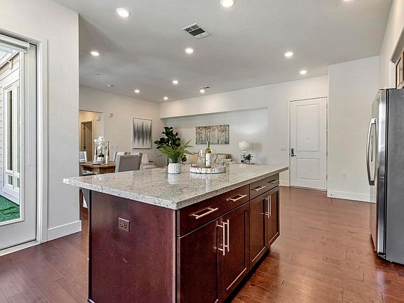 5th image of 1625 Delano St Unit 32