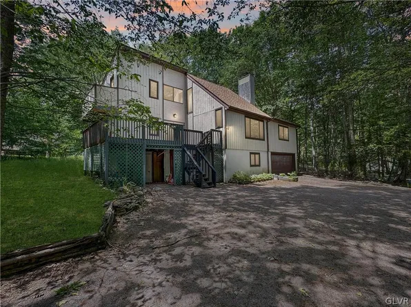 8120 Mayfair Rd, Tobyhanna, PA 18466