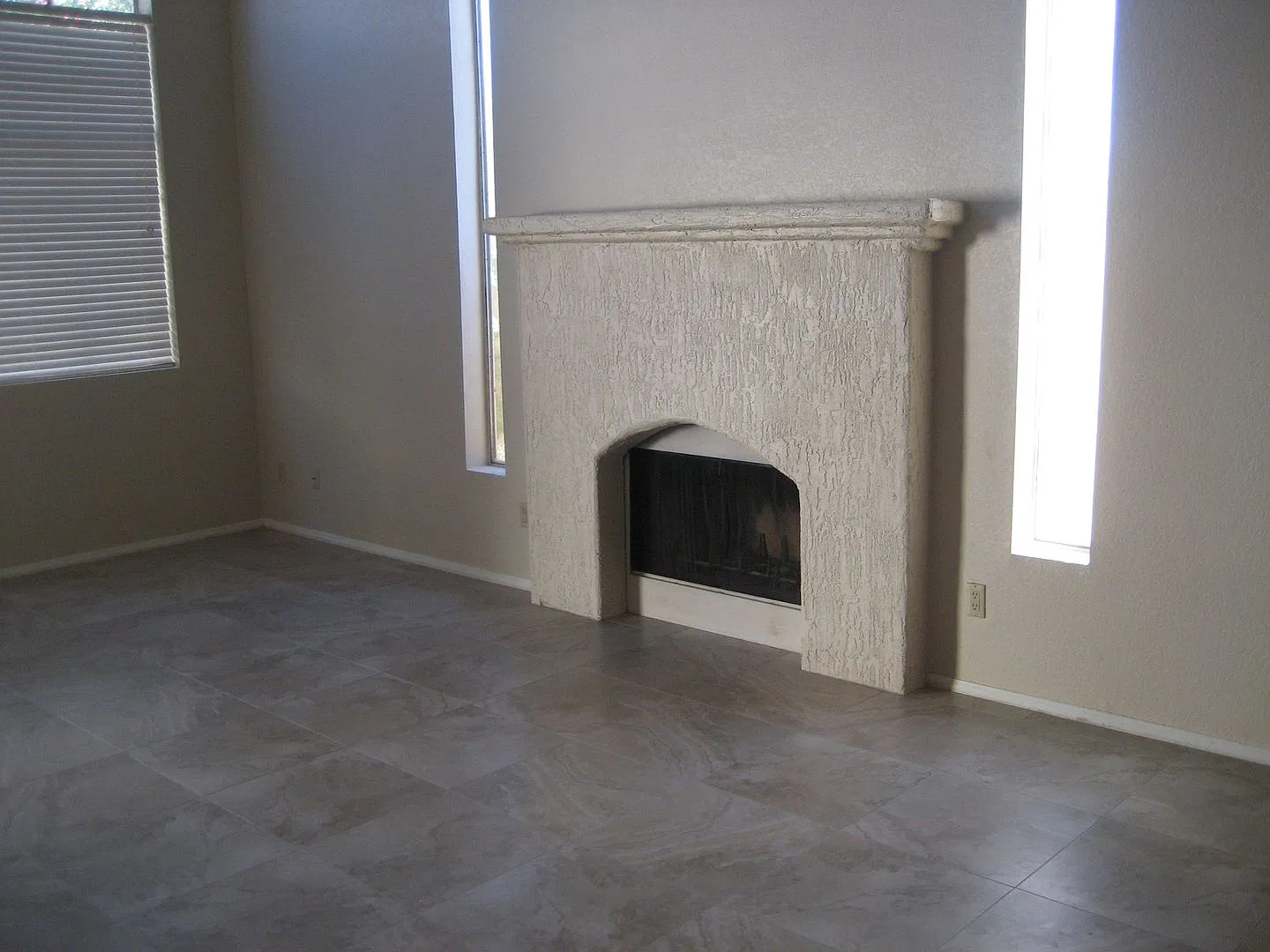 10913 E Hope Dr — Photo 2