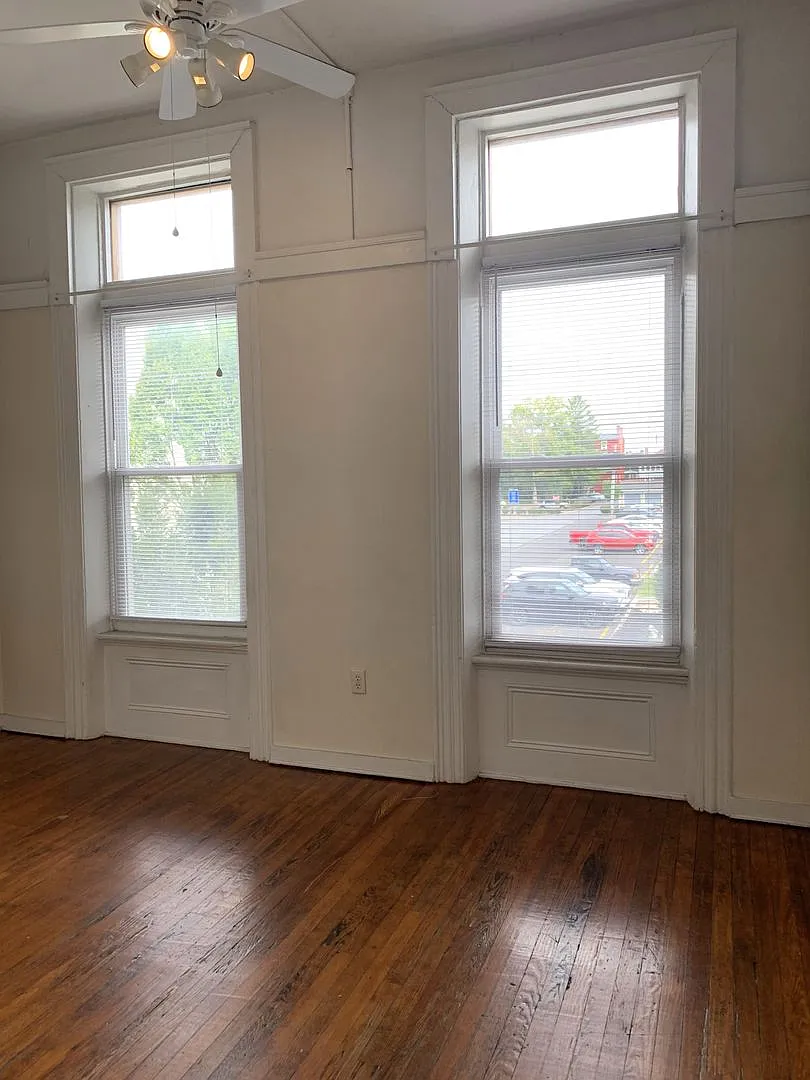 149 S Main St — Photo 4