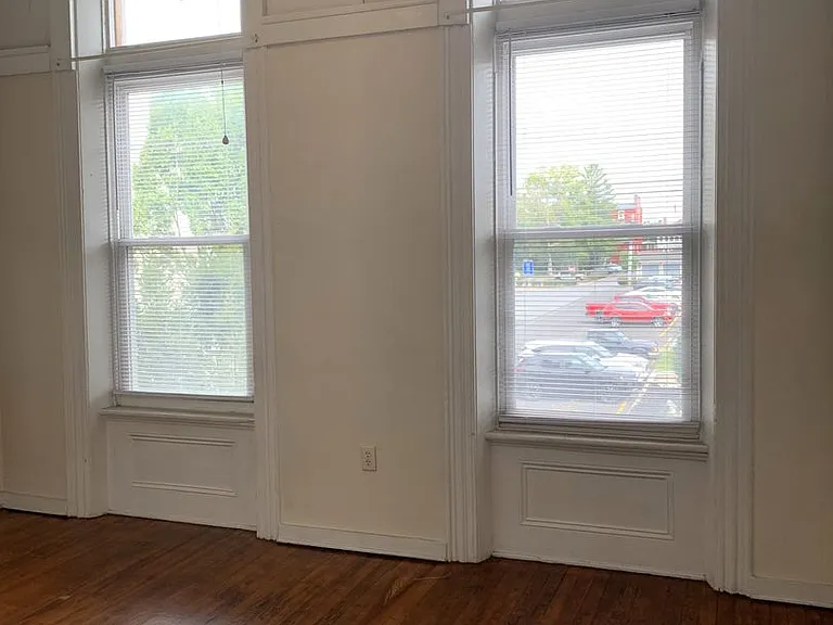 149 S Main St — Photo 4