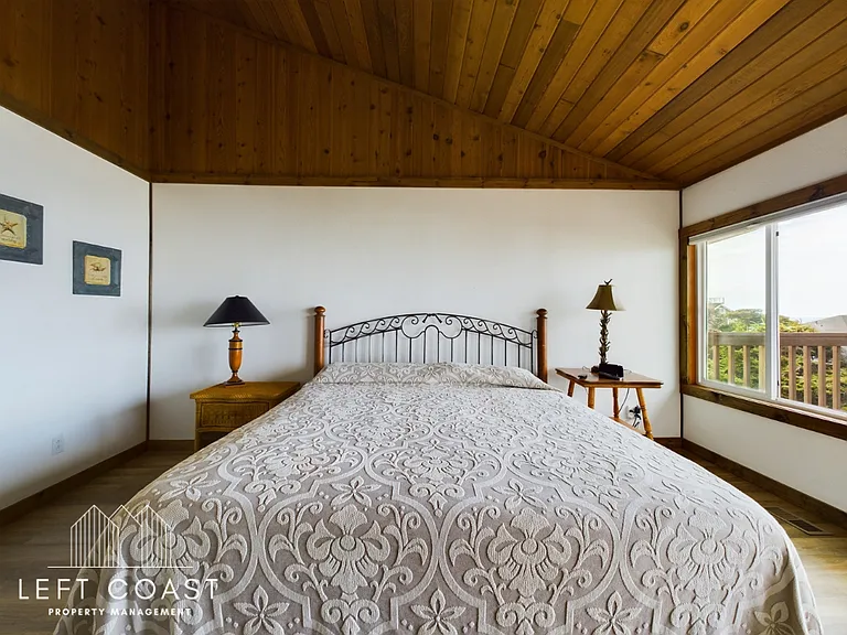 1033 NW Inlet Ave — Photo 22