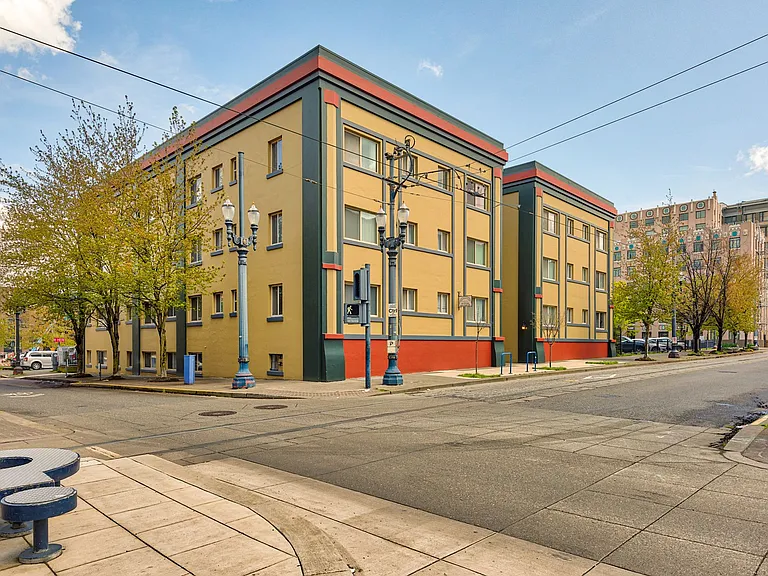 Chapman Court Aparments — Photo 18