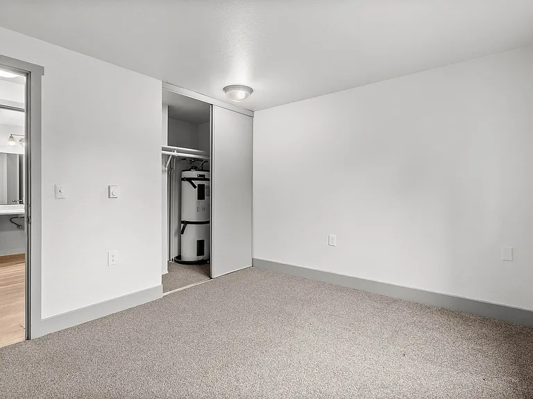 Aero Apartments — Photo 32