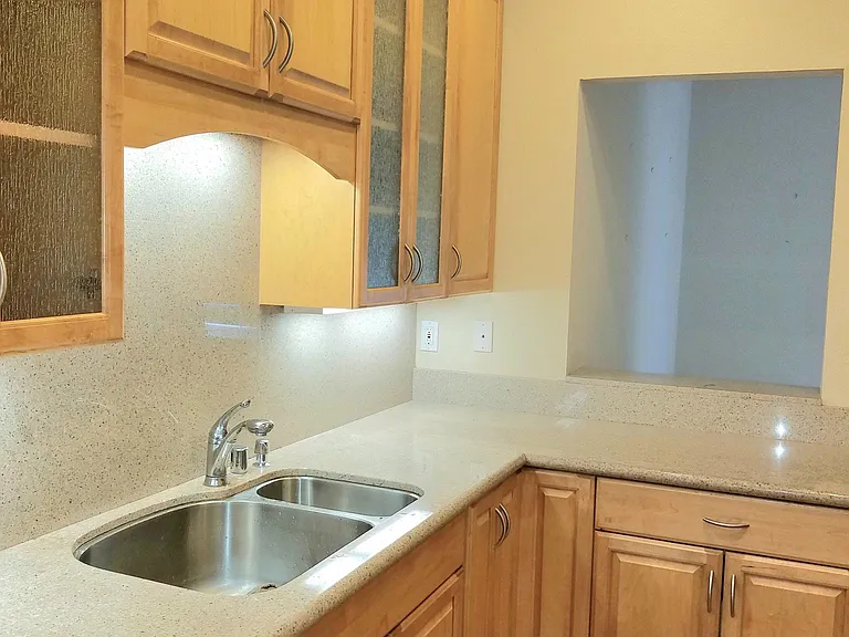 Albany Cir — Photo 10
