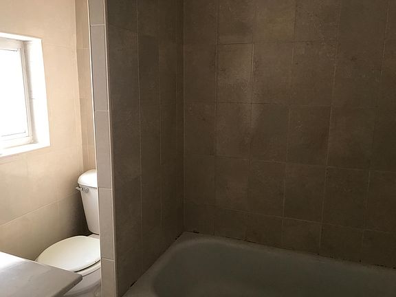 5th image of 1622 S 5th St Floor 23