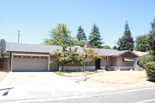 5677 N Millbrook Ave Photo 1
