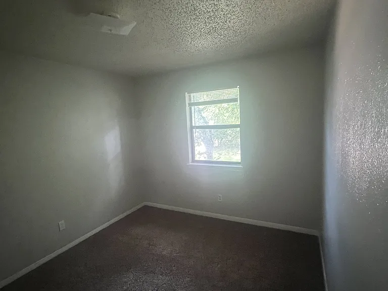 305 Veterans Ave #F — Photo 8