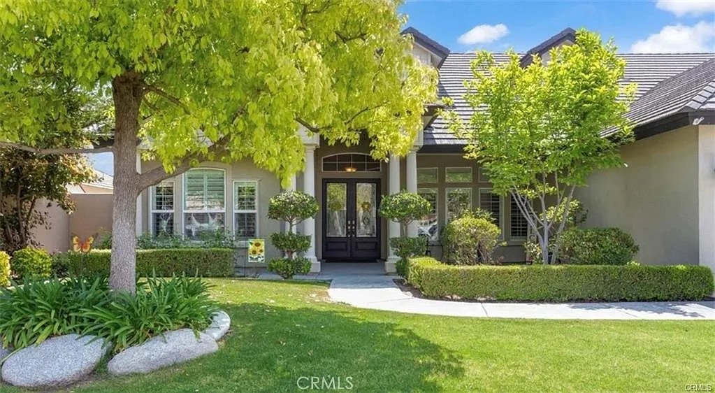 4 bed, 2.5 bath, 2498 sqft, $4,200 — Photo 3