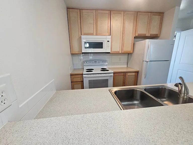 2249 N Airport Rd — Photo 10