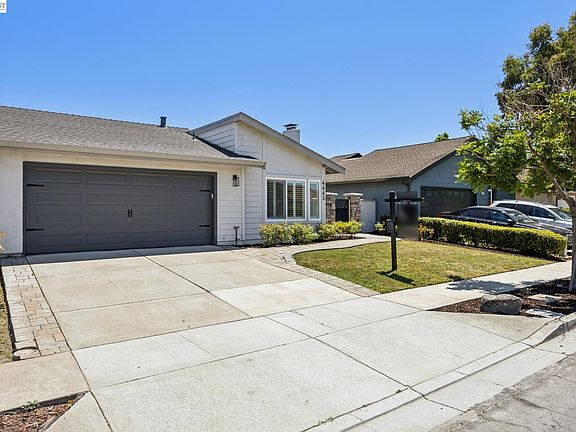 3rd image of 4443 Macbeth Cir