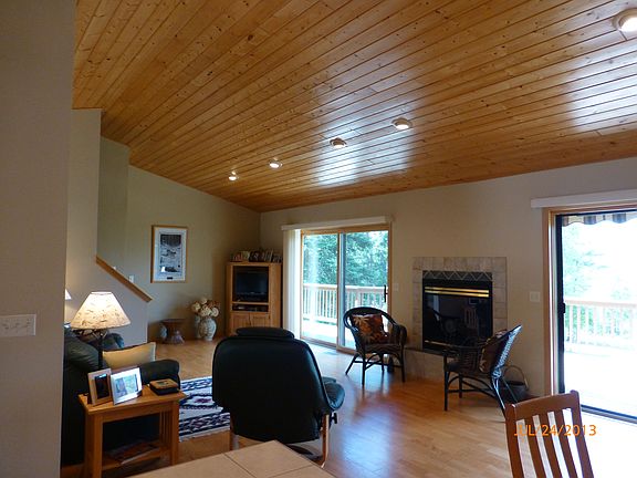 Great room with gas fireplac