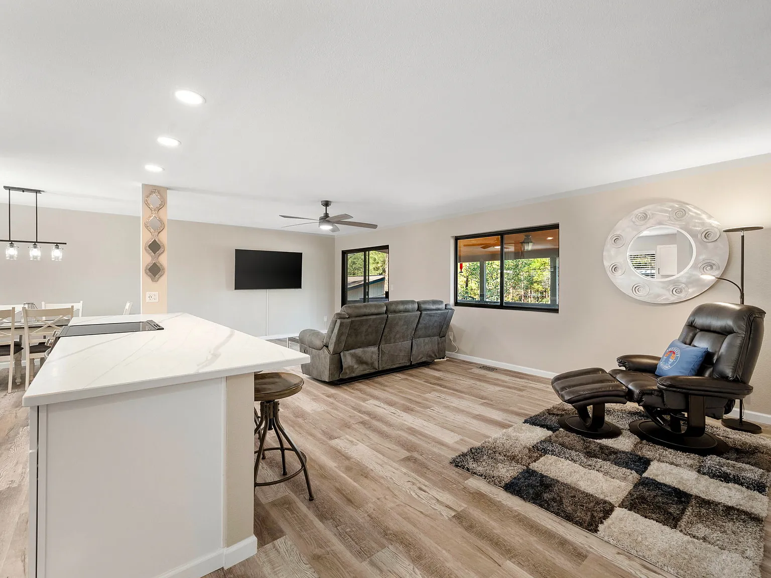 3 bed, 1980 sqft, $2,900 — Photo 3