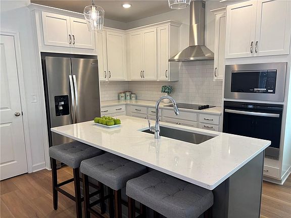 2nd image of 303 Frasier St