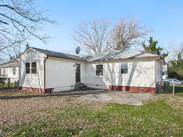 11 N Fern Ave — Photo 16