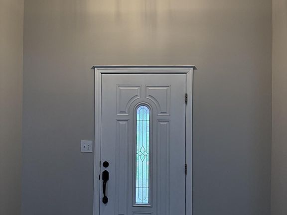 4th image of 606 Sherry St NE
