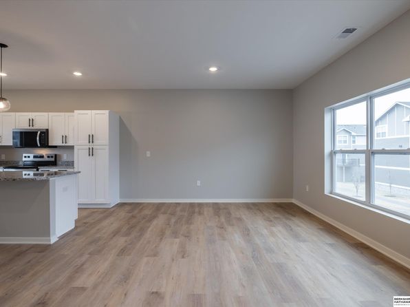 5403 S 208th Ct, Elkhorn, NE 68022 view 4