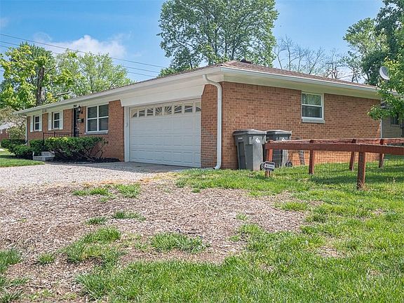4th image of 3945 N Hawthorne Ln