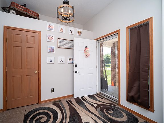3rd image of 13181 Springhill Dr