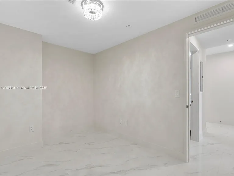 700 NE 24th St #4906 — Photo 32