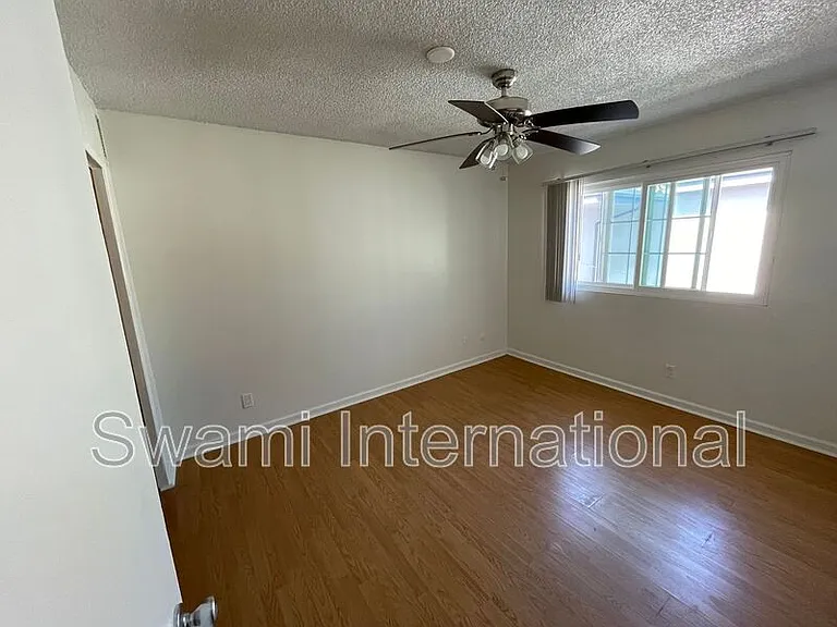 1535 W 102nd St #6 — Photo 13