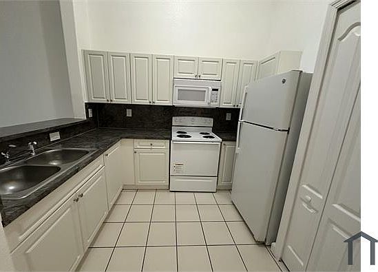 5th image of 1661 SE 29th Ct Unit 206