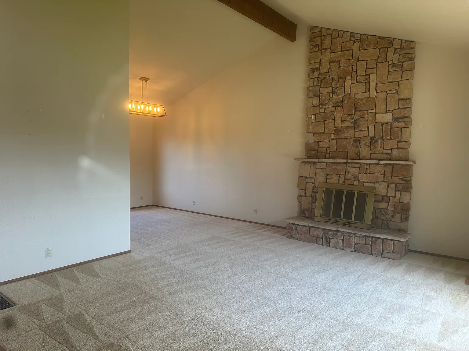 4 bed, 2.5 bath, 1894 sqft, $3,600 — Photo 4