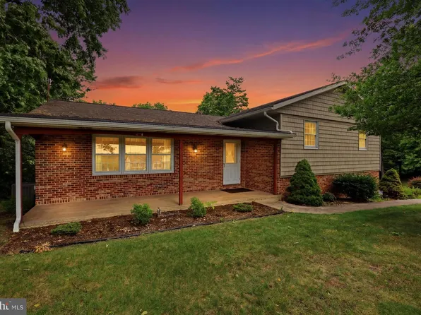 123 Deck Rd, Womelsdorf, PA 19567