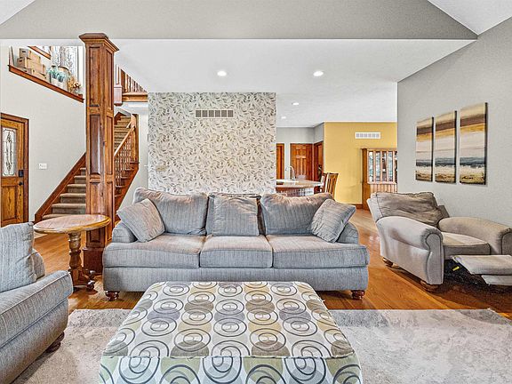 3rd image of 3924 Shana Jane Dr