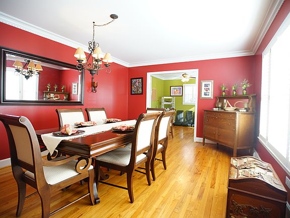 3rd image of 1223 Queensgate St
