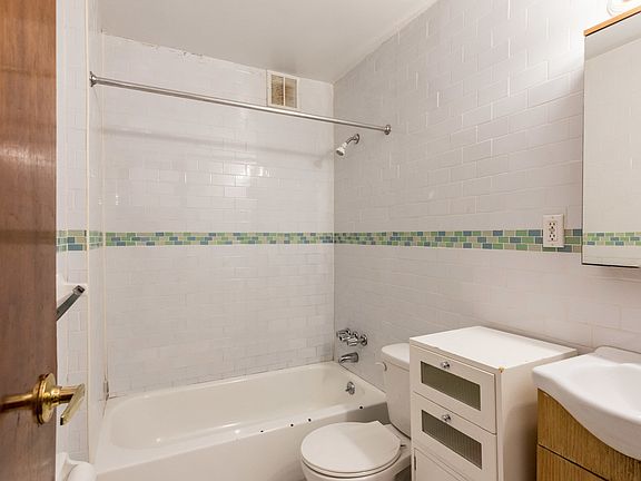 2nd image of 763 Saint Johns Pl #3B