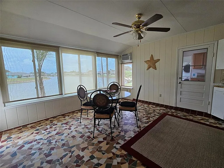 1703 Amhurst Cir — Photo 21