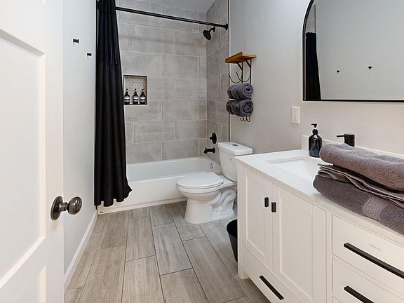 4th image of 3714 E Amelia Ave #1
