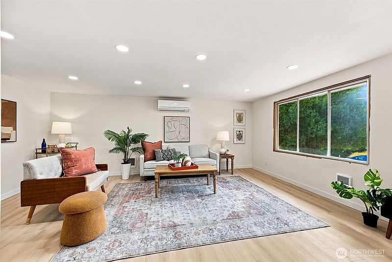 5th image of 2538 NE 107th Street