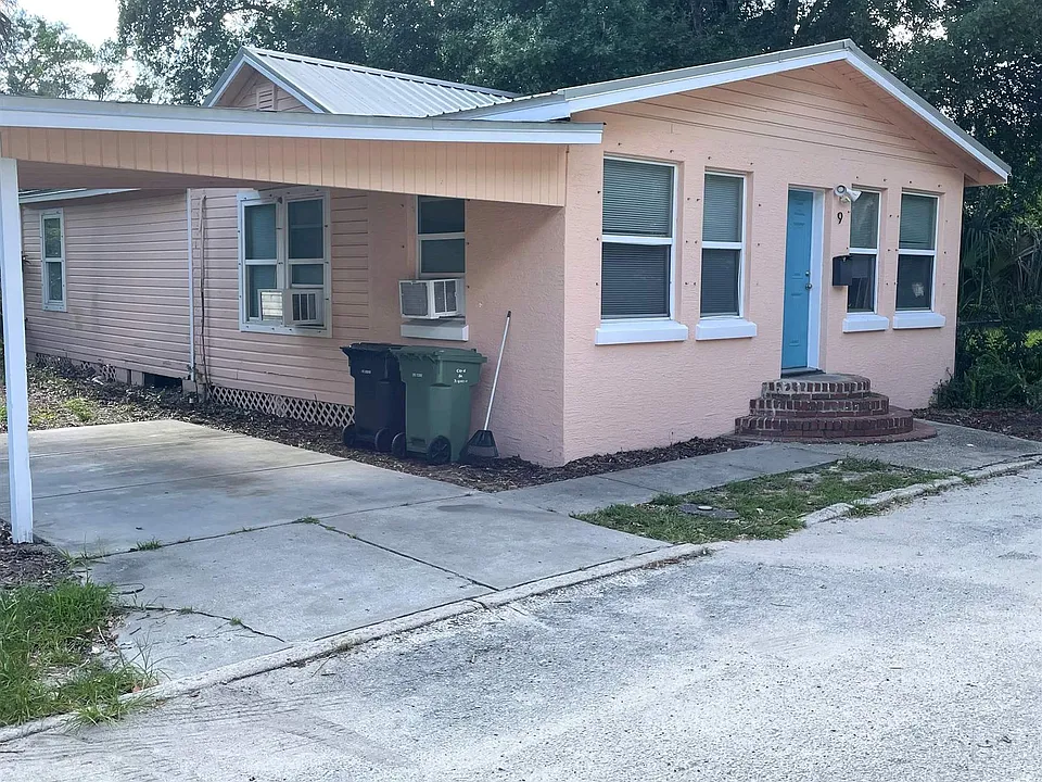 9 Blanche Ln