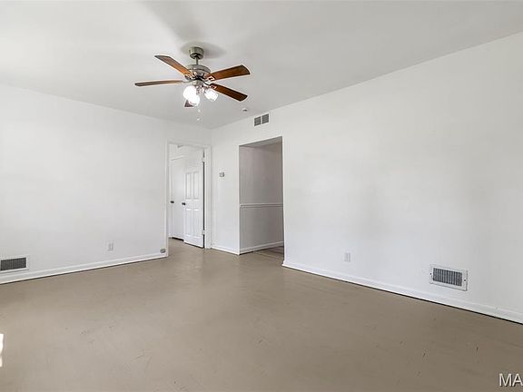 3rd image of 135 Becker Dr