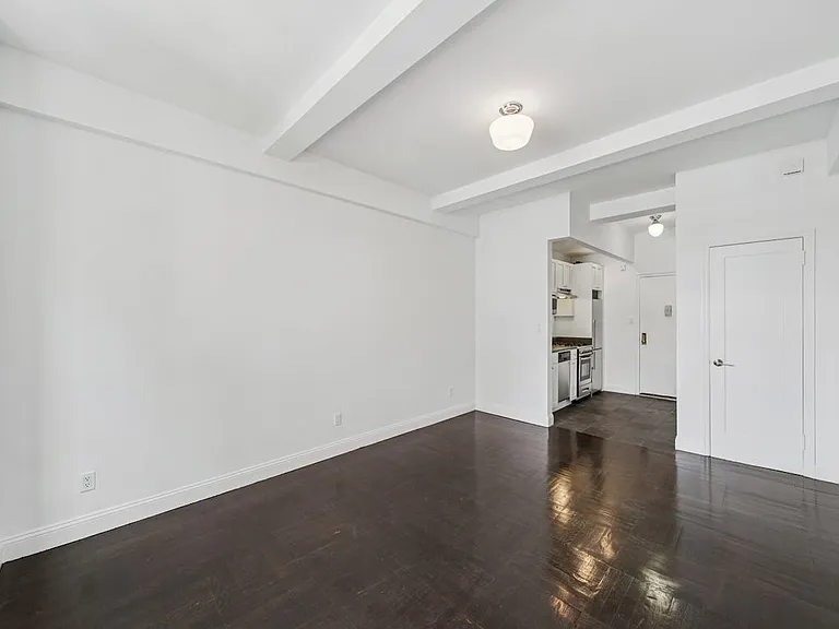 160 W 71st St #8K — Photo 4