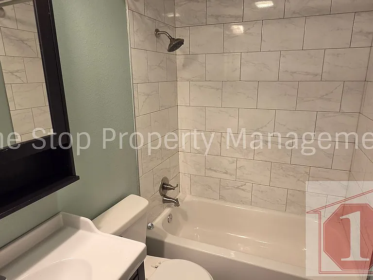 608 NE Florence Ave #A — Photo 22