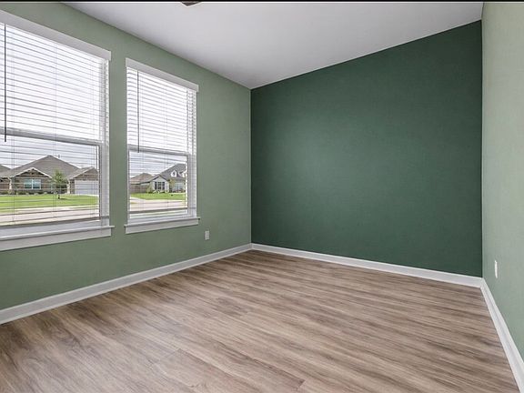 5th image of 3912 Kent Ln