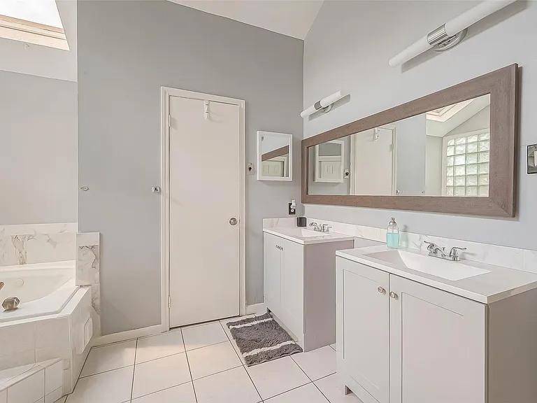 9310 Corner Oaks Ln — Photo 28
