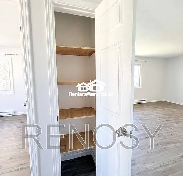 211 S Green St #1 — Photo 8