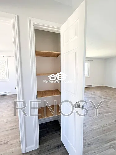 211 S Green St Photo 1