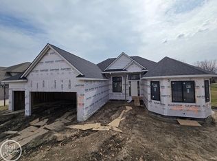 27176 Oxbow Lake Dr, Chesterfield, MI